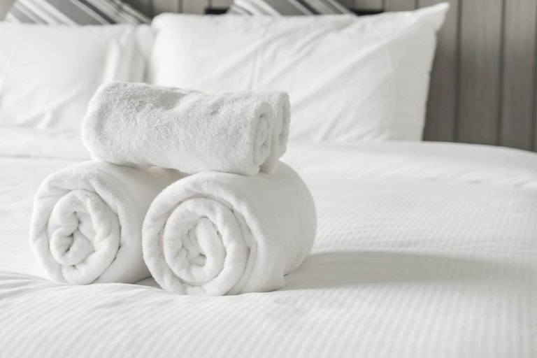 Deep Cleaning Hotel Towels Guide